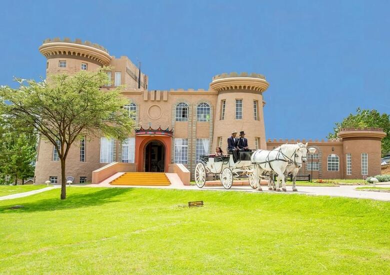 Hotel Tafaria Castle