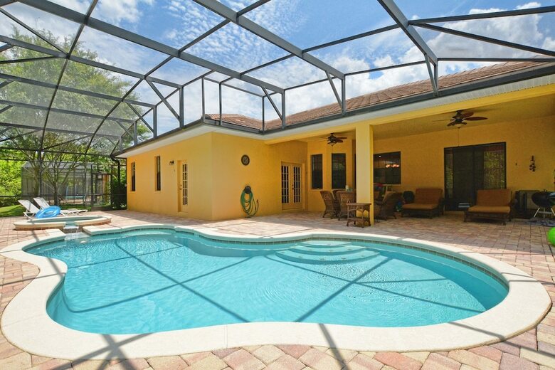 Calabria- 4 Bed House W/pool- 3400cl