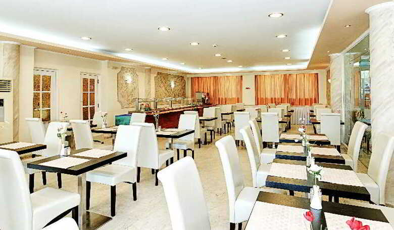 Hotel Karras Grande Resort