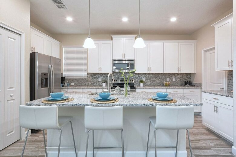 Solterra - 5 Bedrooms House W/pool-7037sr