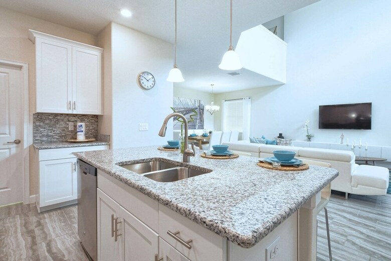 Solterra - 5 Bedrooms House W/pool-7037sr