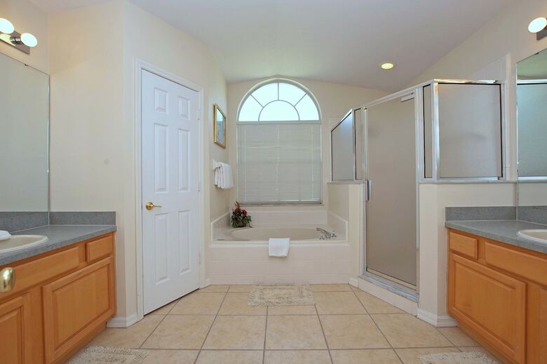 Greater Groves - 5 Bedrooms House W/pool-5202gg