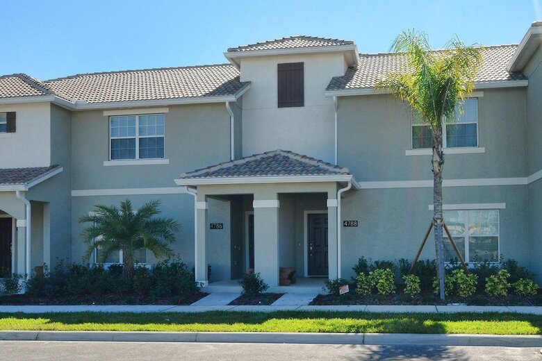 Storey Lake-4 Bedroom Townhome W/splashpool-1610st