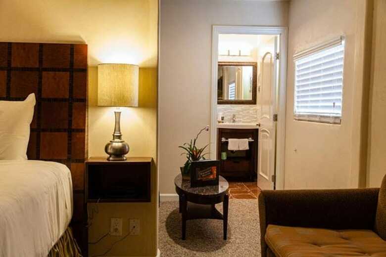 Hotel Vendange Carmel Inn & Suites