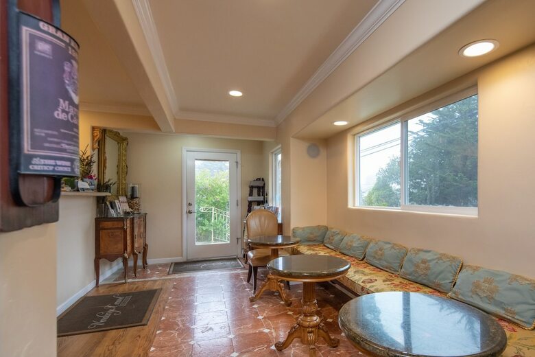 Hotel Vendange Carmel Inn & Suites