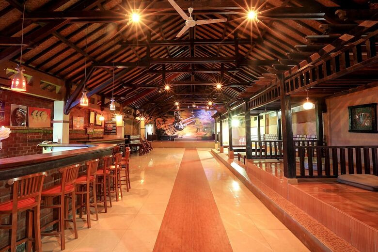 Ladiva Shore Hotel
