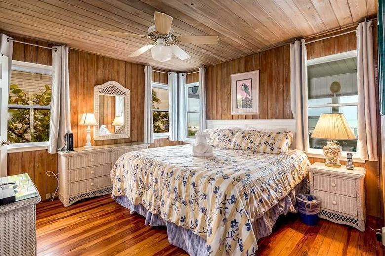Sandy Toes Cottage - Two Bedroom Home