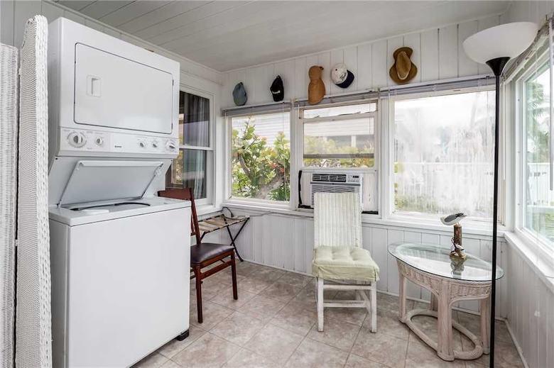 Sandy Toes Cottage - Two Bedroom Home