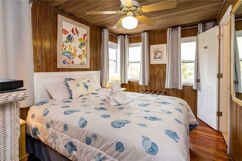 Sandy Toes Cottage - Two Bedroom Home