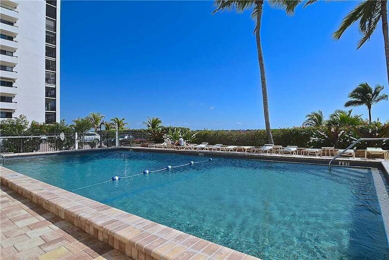 Islands End 302 - Two Bedroom Condo