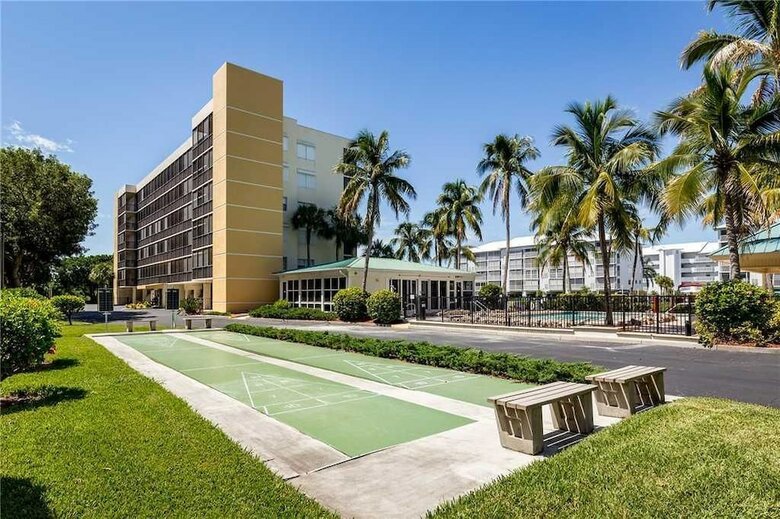 Hibiscus Pointe 342 - Two Bedroom Condo
