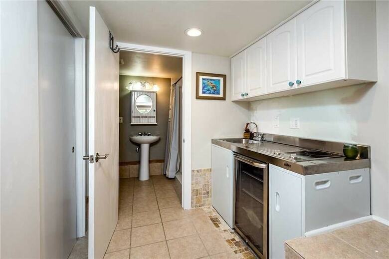 Miramar 124 Lower Unit - Studio Home