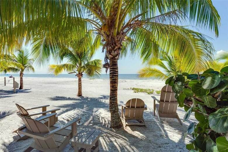 Tropical Paradise - Three Bedroom Home