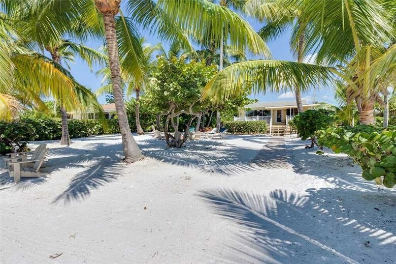 Tropical Paradise Manor - Four Bedroom Home