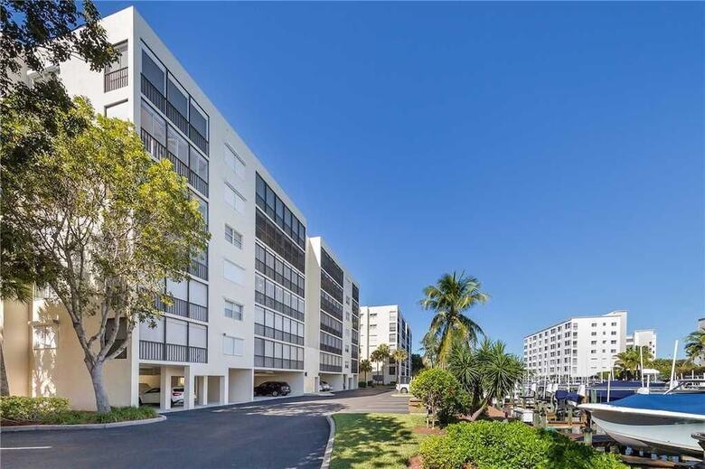 Hibiscus Pointe 733 - Two Bedroom Condo