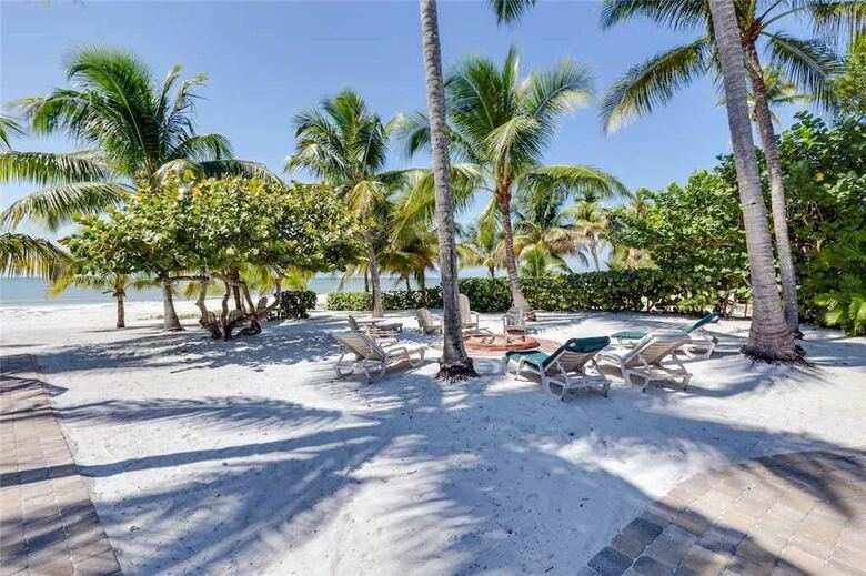 Tropical Bliss - One Bedroom Home