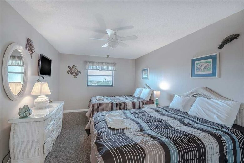 Las Brisas 404 - Three Bedroom Condo
