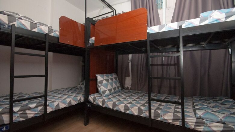 Hostal The Prince Of Whales Hostel & Bar