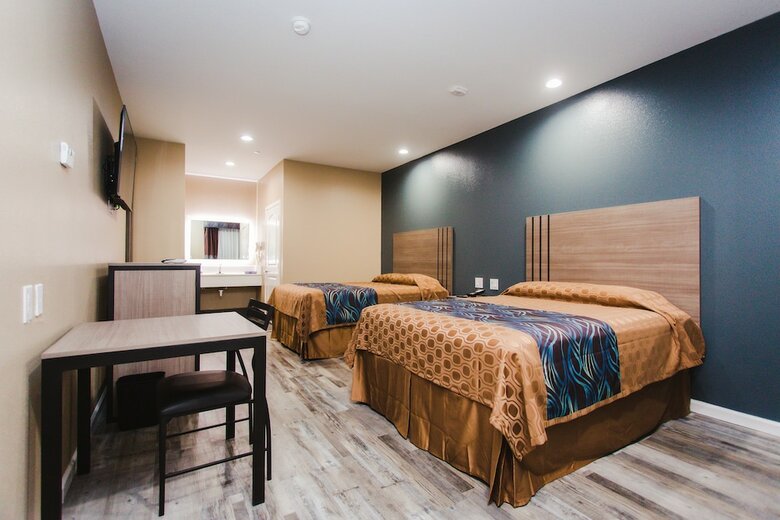 Motel Budget Host Inn And Suites