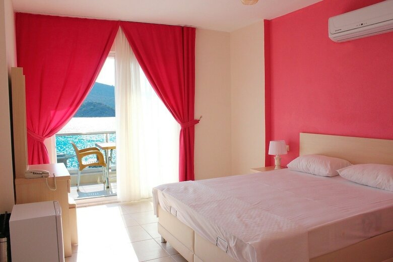 Defne Lorina Hotel