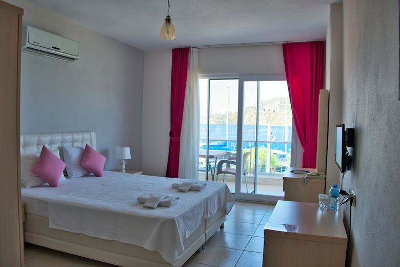 Defne Lorina Hotel