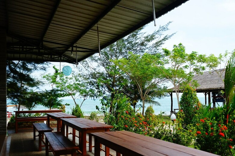 Oyo 399 Kelayang Beach Hotel