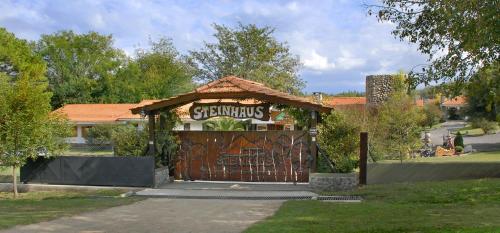 Lodge Caba�as Steinhaus