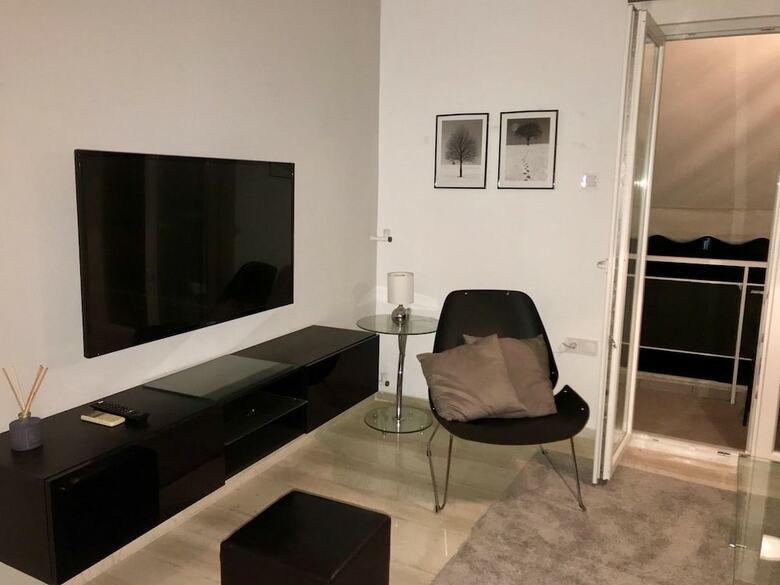Renovated Minimal Aptm Next To Metro