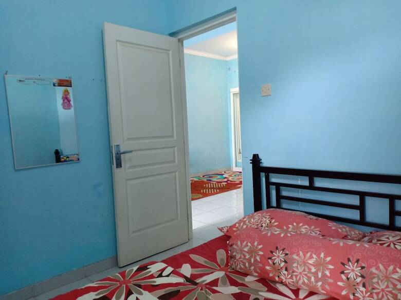 Villa Homestay Omah Seledri Batu
