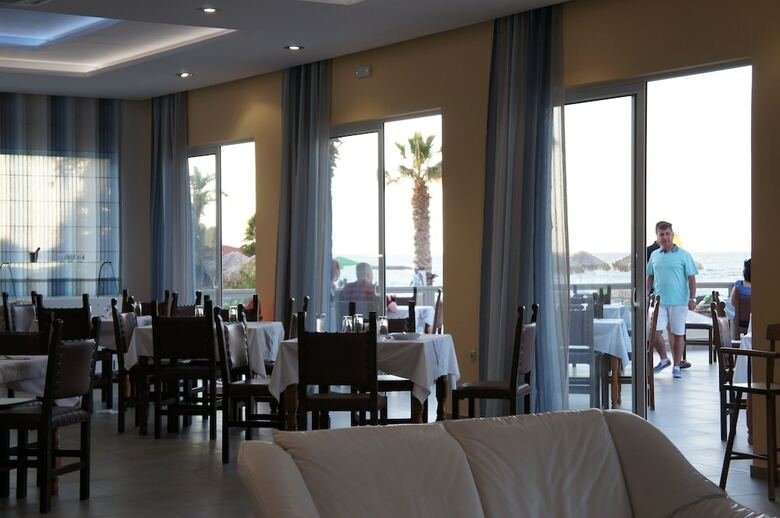 Palm Beach Hotel