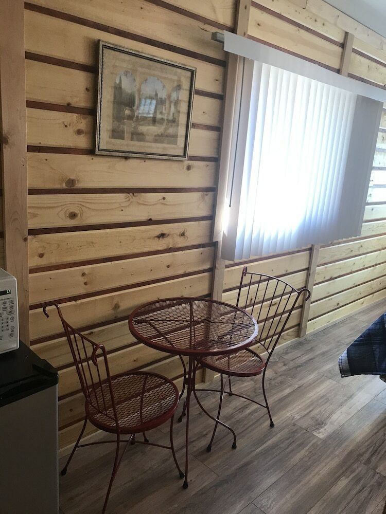 Cabana Alexander Lake Lodge