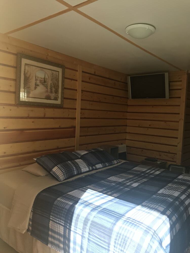 Cabana Alexander Lake Lodge