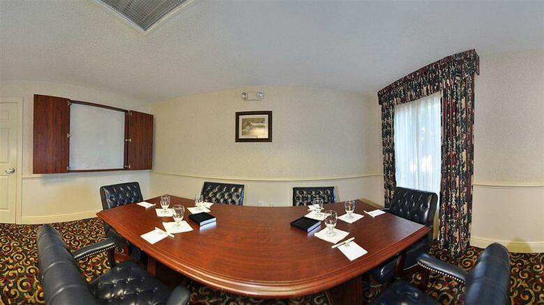 Hotel Clarion Inn & Suites Clearwater Central