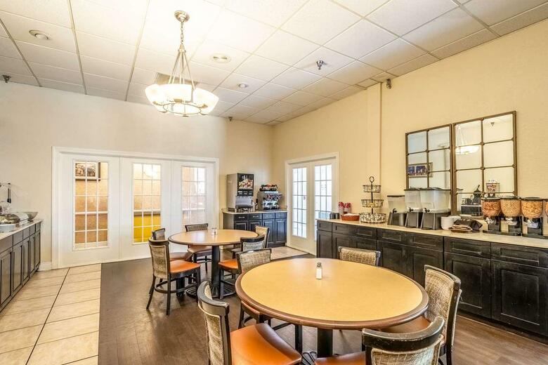 Hotel Clarion Inn & Suites Clearwater Central