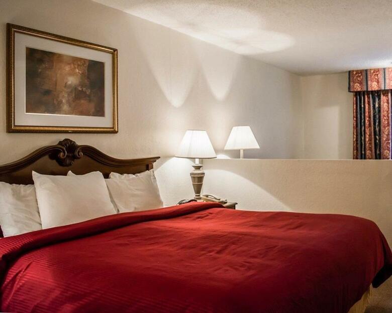 Hotel Clarion Inn & Suites Clearwater Central