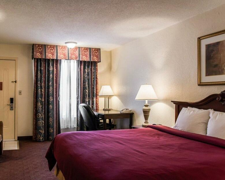 Hotel Clarion Inn & Suites Clearwater Central