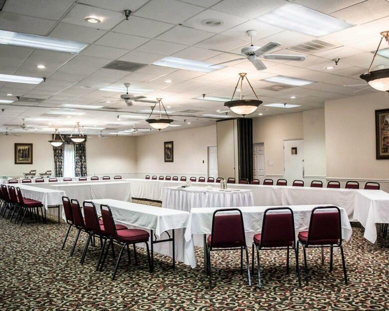 Hotel Clarion Inn & Suites Clearwater Central