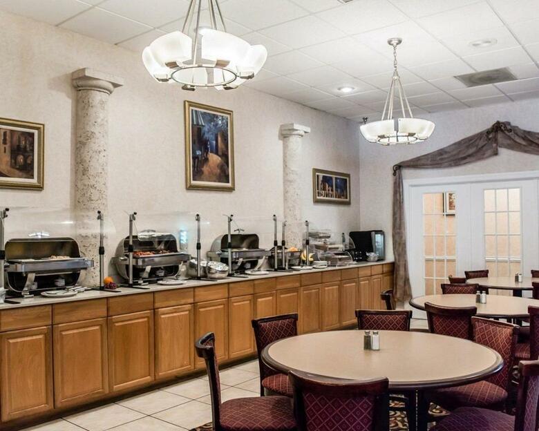 Hotel Clarion Inn & Suites Clearwater Central