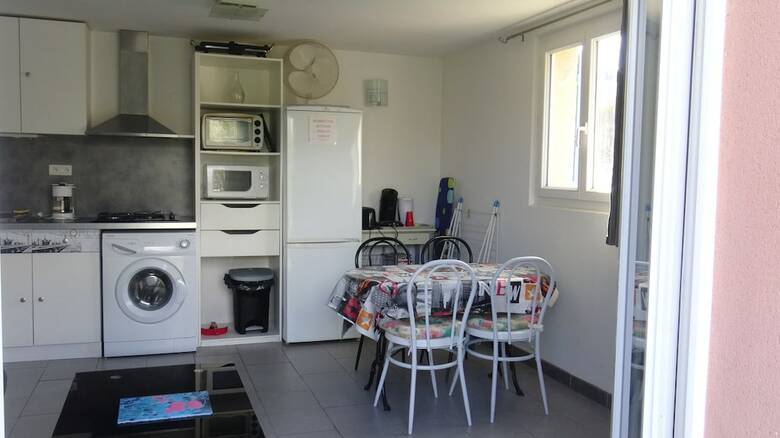 Le Cabanon De R�gine - G�te