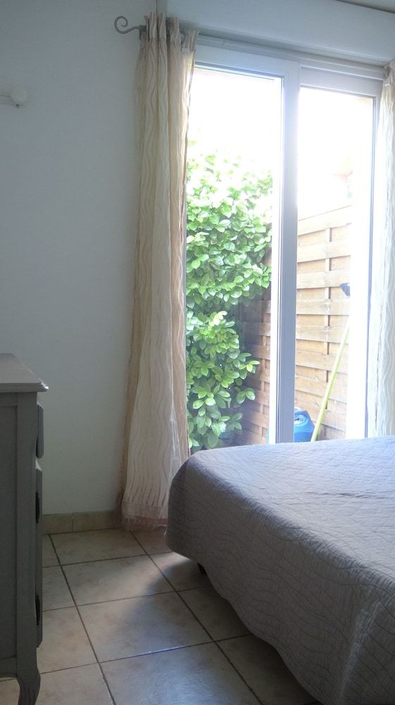 Le Cabanon De R�gine - G�te