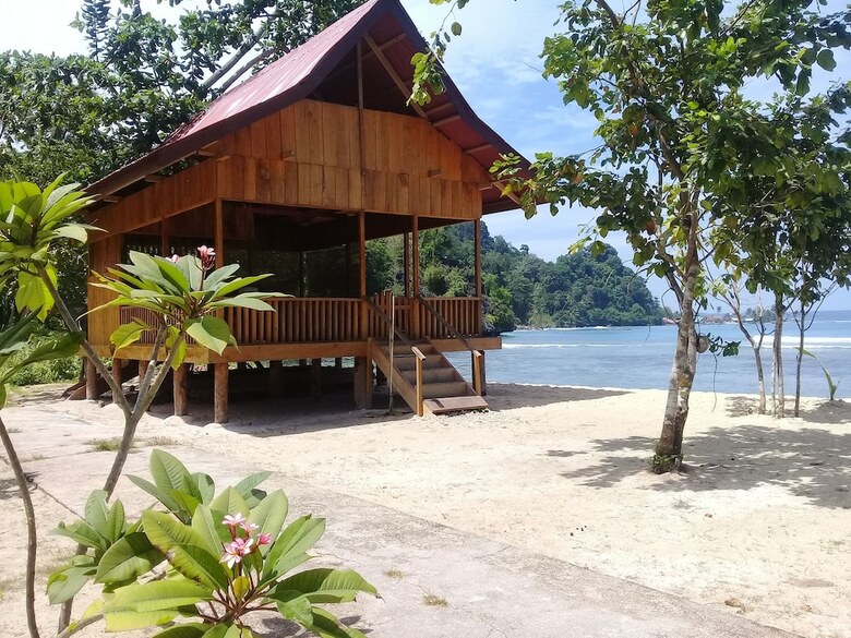 Hotel Nusa Nalan Beach Resort