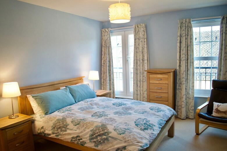 Traditional 2 Bedroom Edinburgh Apartment