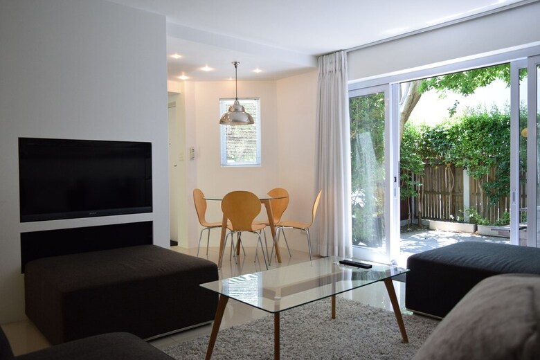 Spacious 3 Bedroom Apartment In Cape Town