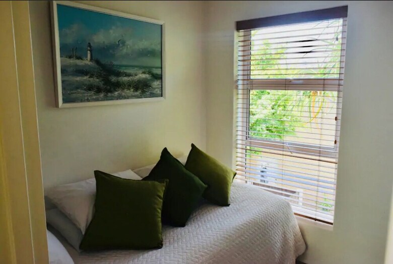 Spacious 3 Bedroom Apartment In Cape Town