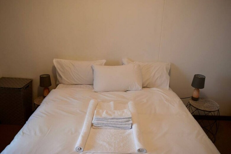 Spacious Upmarket 2 Bedroom Apartment