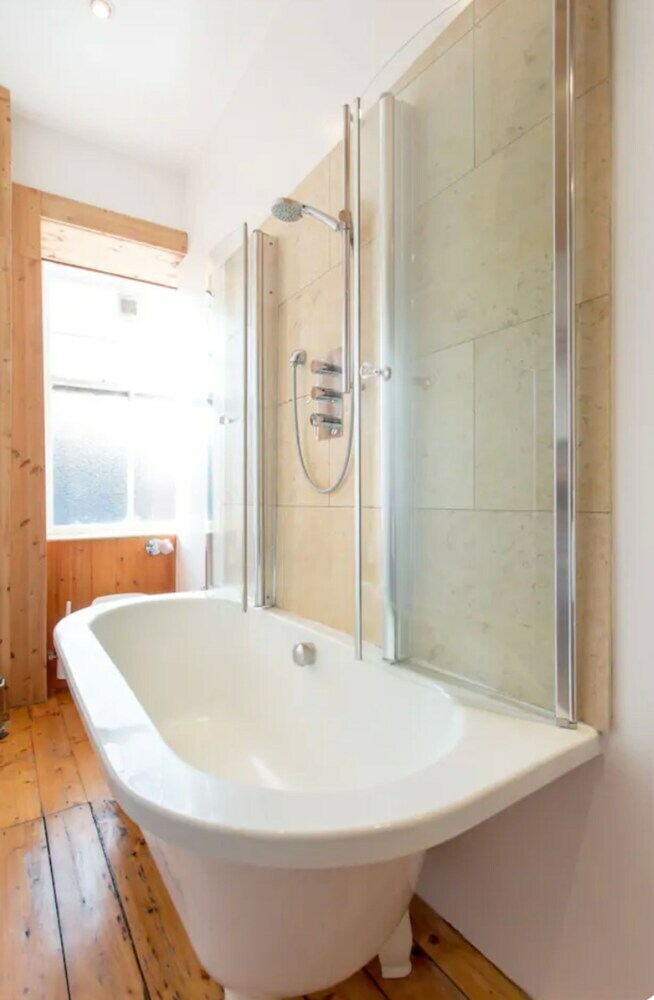 Apartamentos Spacious Traditional 3 Bedroom Flat In New Town