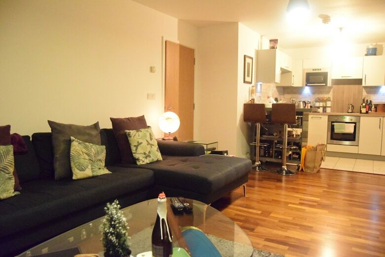 Apartamentos Spacious 1 Bedroom Flat With Covered Balcony