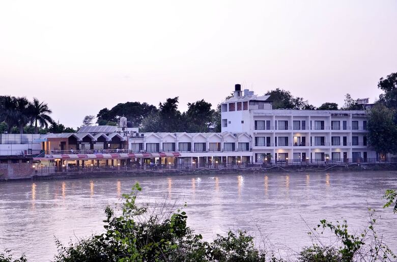 Hotel Coral River Resort