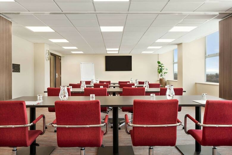 Hotel Ramada By Wyndham East Kilbride
