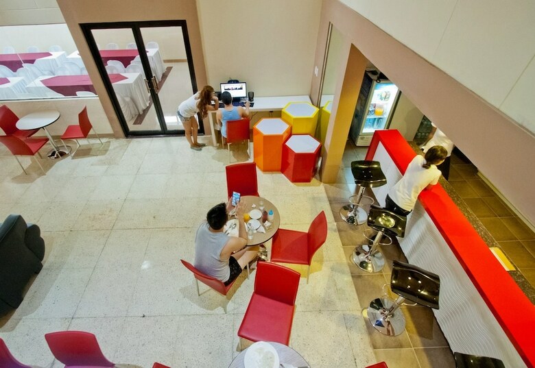 Hotel Travelbee Fuente Inn